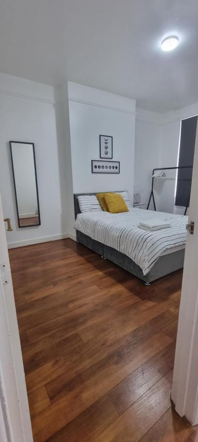 Cricklewood Broadway Guest Home London Exterior photo